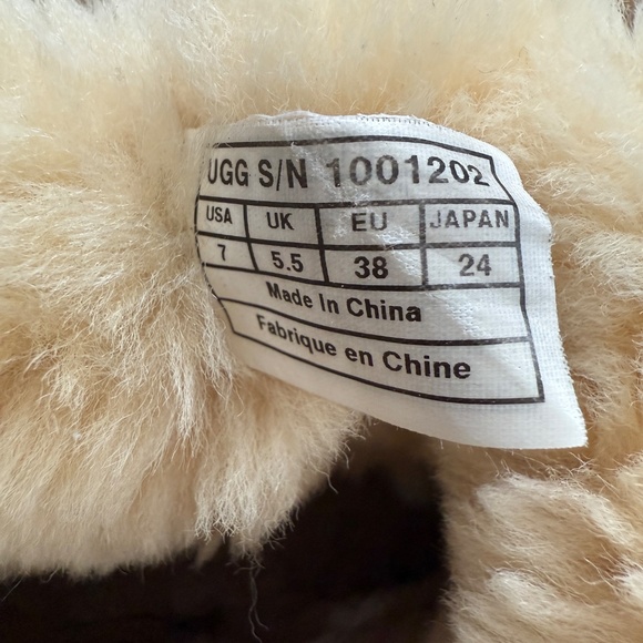 UGG Classic Short Dylan Boots Sheepskin Shearling Boot Size 7 1001202 - Picture 8 of 11